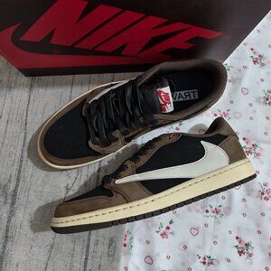 Nike x Travis Scott Dunk Low Sneakers